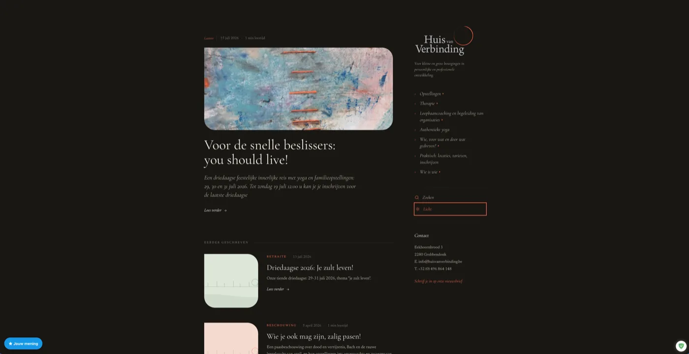 Huis van Verbinding — Dark mode doorheen de hele website voor betere leesbaarheid bij weinig licht.